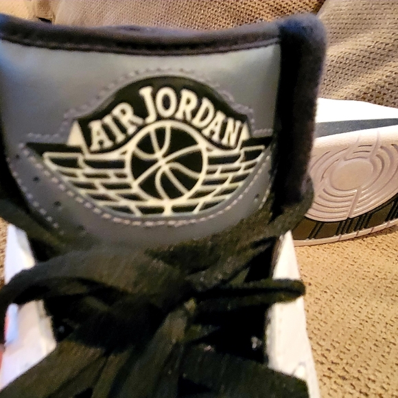 EUC AIR JORDAN'S - Picture 10 of 11